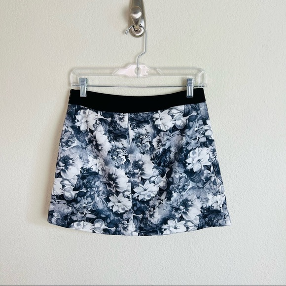 Zara Basic Black & White Floral Envelope Asymmetrical Zipper Detail Skirt - Picture 3 of 16